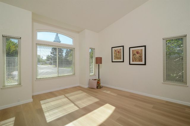 5722 Laguna Quail Way, Elk Grove, CA 95758