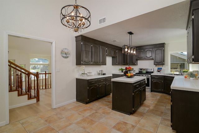 5722 Laguna Quail Way, Elk Grove, CA 95758