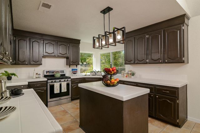 5722 Laguna Quail Way, Elk Grove, CA 95758