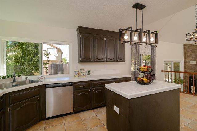 5722 Laguna Quail Way, Elk Grove, CA 95758