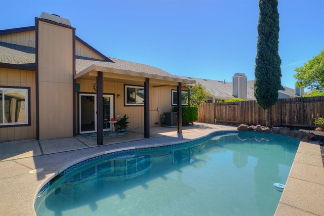 5722 Laguna Quail Way, Elk Grove, CA 95758