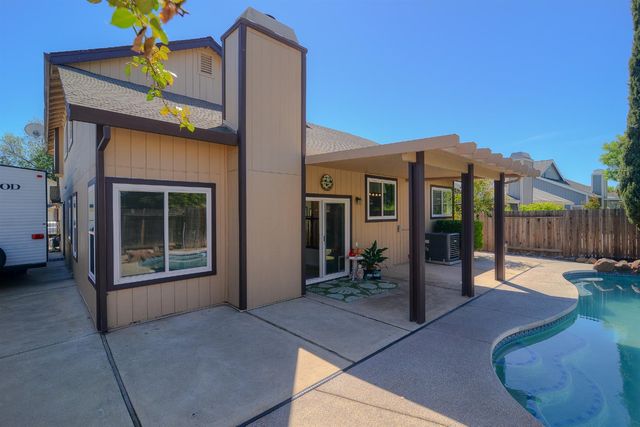 5722 Laguna Quail Way, Elk Grove, CA 95758