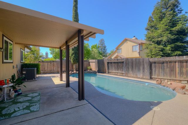 5722 Laguna Quail Way, Elk Grove, CA 95758