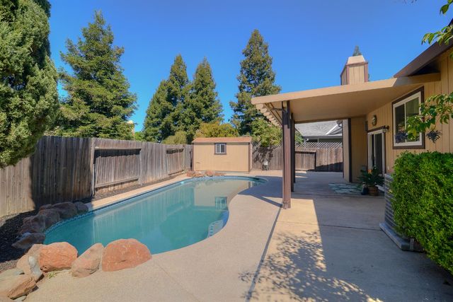 5722 Laguna Quail Way, Elk Grove, CA 95758