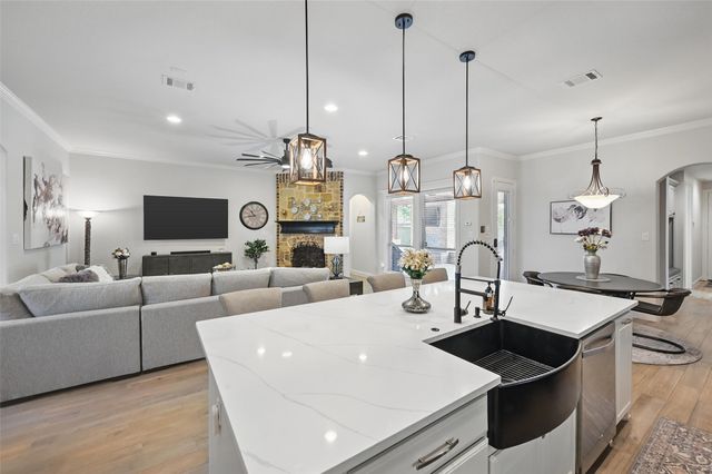 7000 Reatta Court, North Richland Hills, TX 76182