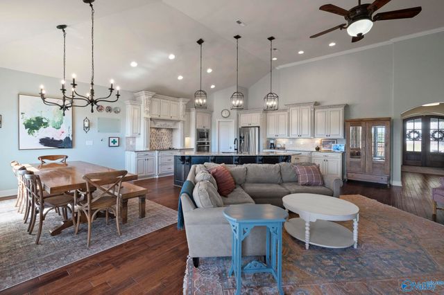 6806 Breyerton Way, Owens Cross Roads, AL 35763