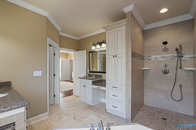 6806 Breyerton Way, Owens Cross Roads, AL 35763