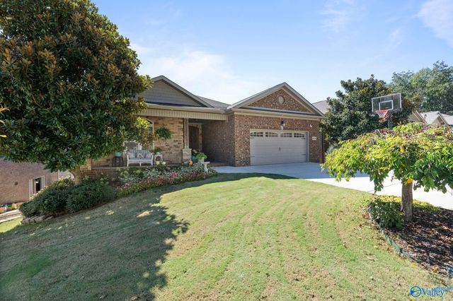 6806 Breyerton Way, Owens Cross Roads, AL 35763