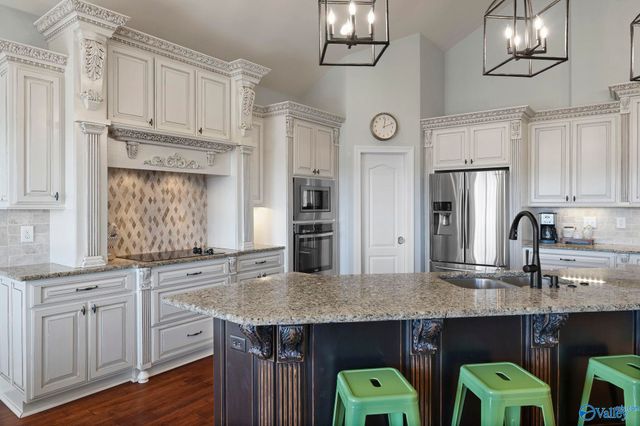 6806 Breyerton Way, Owens Cross Roads, AL 35763