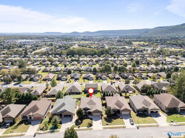 6806 Breyerton Way, Owens Cross Roads, AL 35763