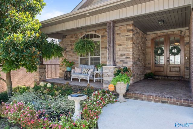 6806 Breyerton Way, Owens Cross Roads, AL 35763