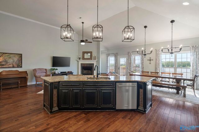 6806 Breyerton Way, Owens Cross Roads, AL 35763