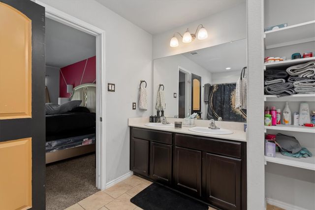 2602 Lincolns Meadow Drive, Spring, TX 77373