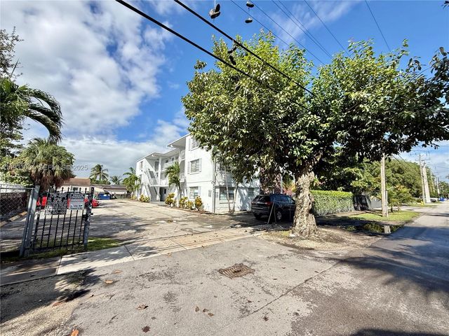 8262 NE 1st Ave 9, Miami, FL 33138