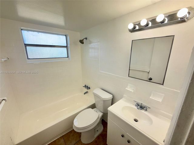 8262 NE 1st Ave 9, Miami, FL 33138