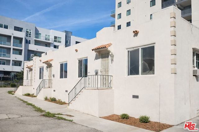 1028 S Serrano Avenue, Los Angeles, CA 90006