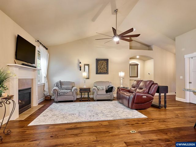 725 Thyme Lp, Silverton, OR 97381