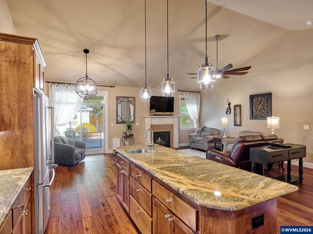 725 Thyme Lp, Silverton, OR 97381