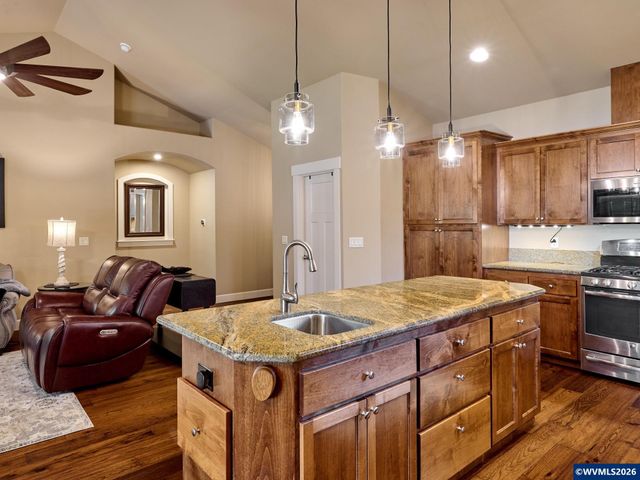 725 Thyme Lp, Silverton, OR 97381