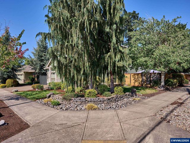 725 Thyme Lp, Silverton, OR 97381