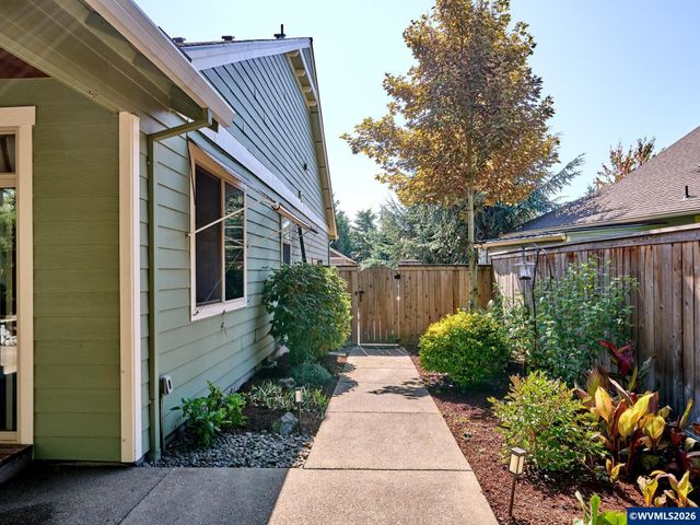 725 Thyme Lp, Silverton, OR 97381