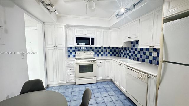 18061 Biscayne Boulevard 1203, Aventura, FL 33160