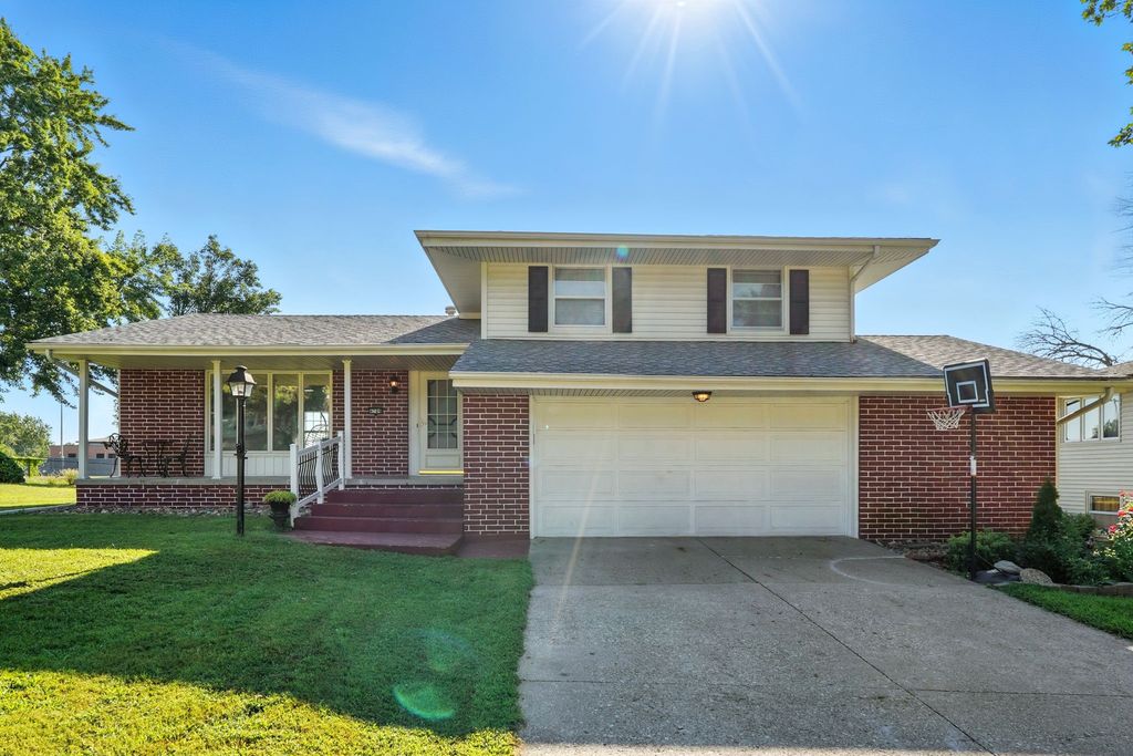 4209 74th Street, Urbandale, IA 50322
