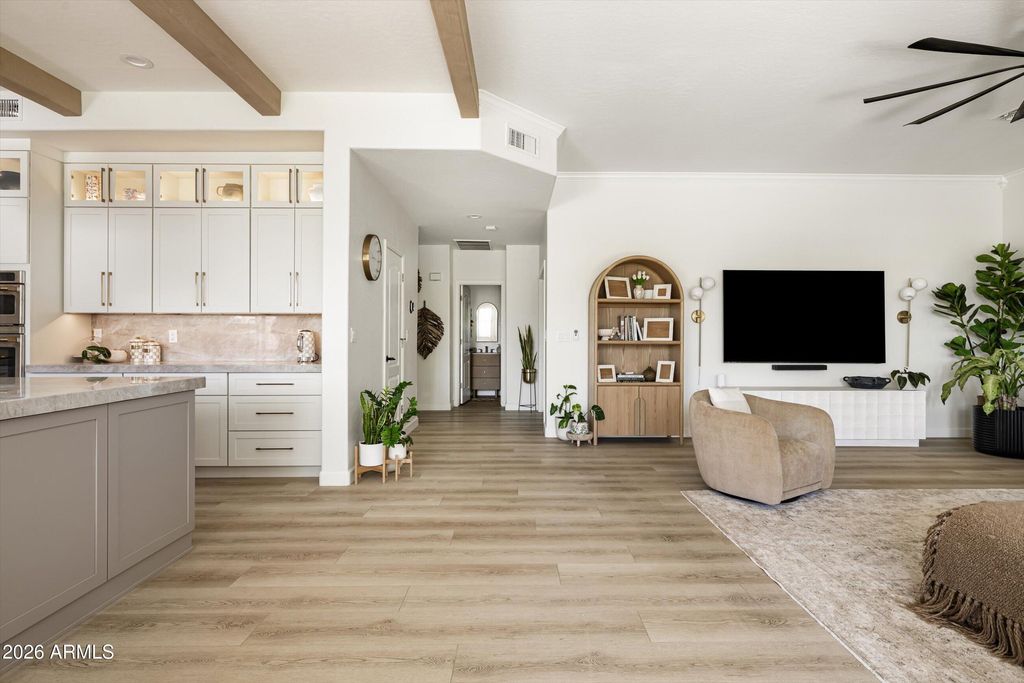 Image 17 of property listing at 542 N DANIELSON Way, Chandler, AZ 85225