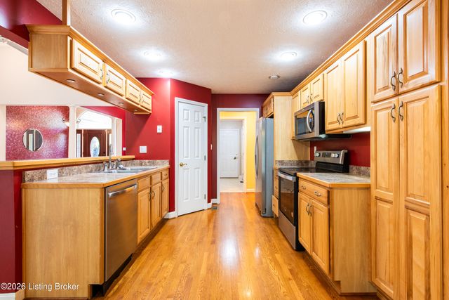 3222 Rolling Oak Blvd, Louisville, KY 40214