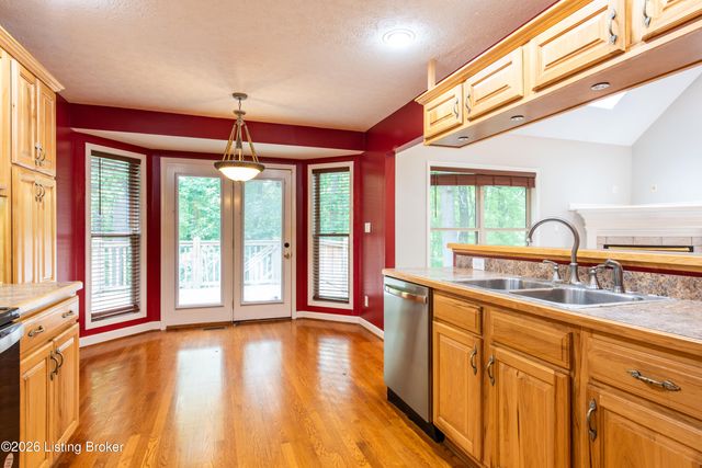 3222 Rolling Oak Blvd, Louisville, KY 40214