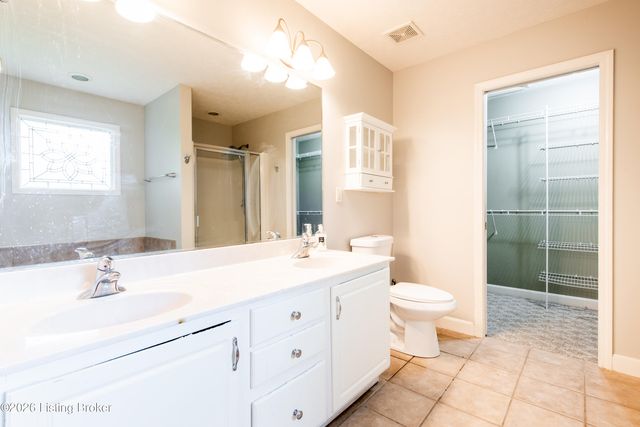 3222 Rolling Oak Blvd, Louisville, KY 40214