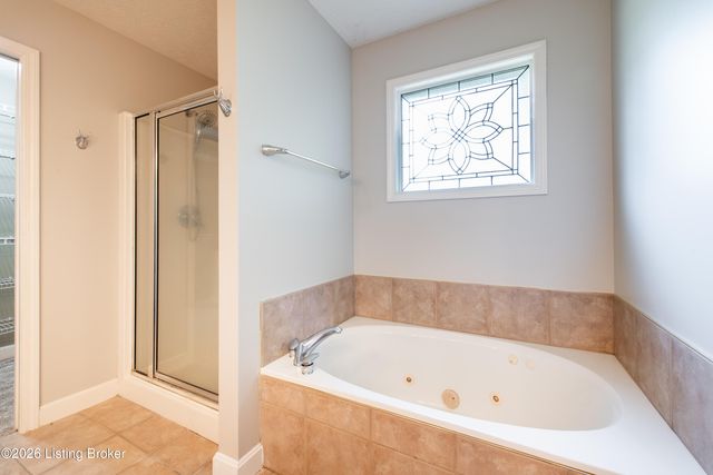3222 Rolling Oak Blvd, Louisville, KY 40214