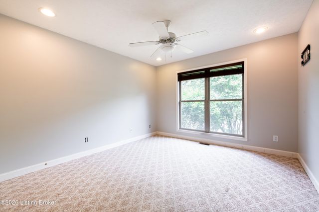3222 Rolling Oak Blvd, Louisville, KY 40214