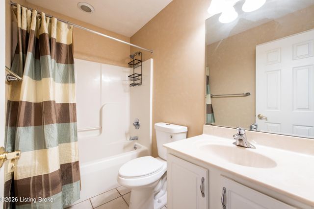 3222 Rolling Oak Blvd, Louisville, KY 40214