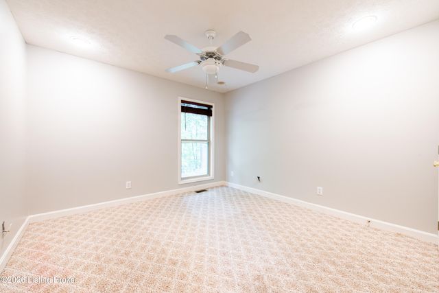 3222 Rolling Oak Blvd, Louisville, KY 40214