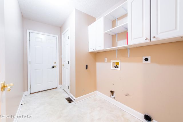 3222 Rolling Oak Blvd, Louisville, KY 40214