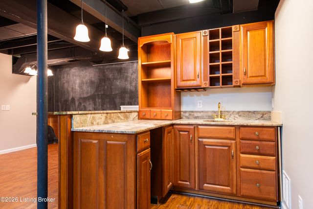 3222 Rolling Oak Blvd, Louisville, KY 40214