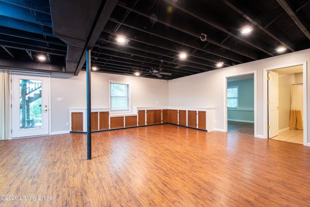 3222 Rolling Oak Blvd, Louisville, KY 40214