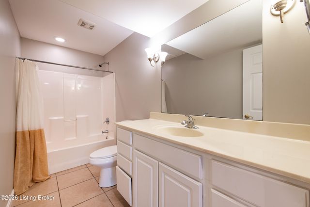 3222 Rolling Oak Blvd, Louisville, KY 40214