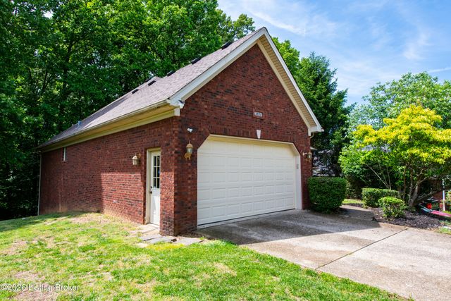 3222 Rolling Oak Blvd, Louisville, KY 40214