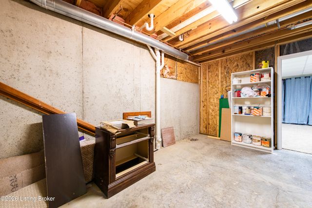 3222 Rolling Oak Blvd, Louisville, KY 40214