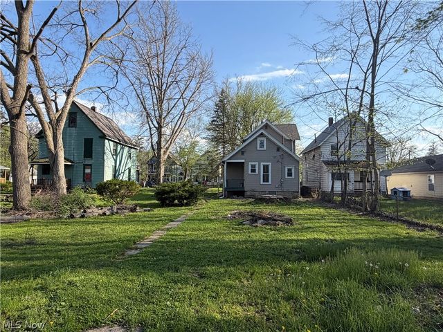 347 11th Street, Elyria, OH 44035