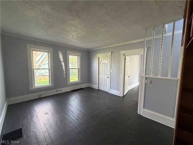 347 11th Street, Elyria, OH 44035