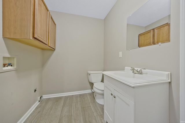 7990 Alexandra Lane, Newburgh, IN 47630