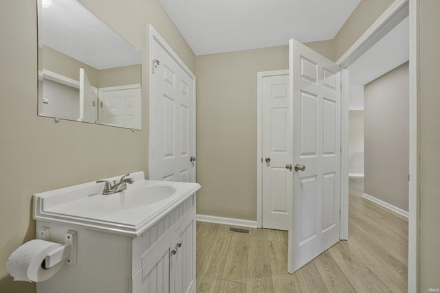 7990 Alexandra Lane, Newburgh, IN 47630