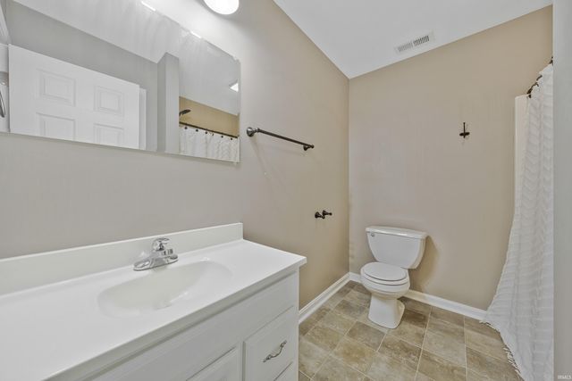 7990 Alexandra Lane, Newburgh, IN 47630