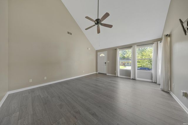 7990 Alexandra Lane, Newburgh, IN 47630