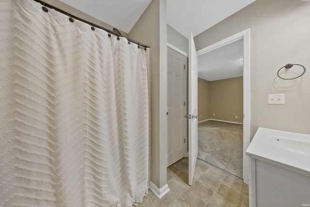 7990 Alexandra Lane, Newburgh, IN 47630