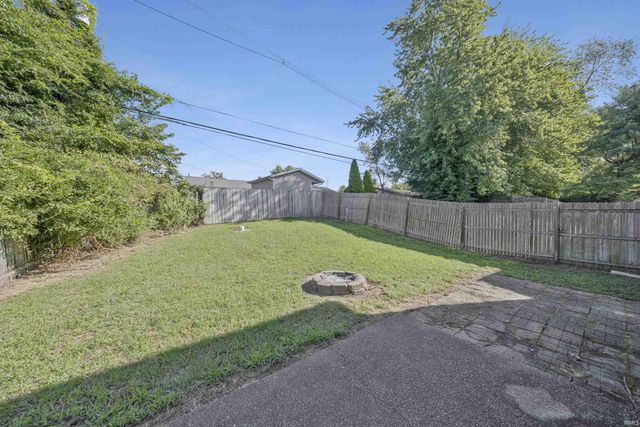 7990 Alexandra Lane, Newburgh, IN 47630