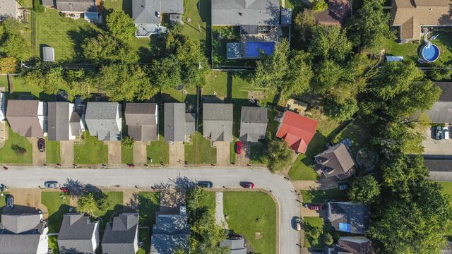 7990 Alexandra Lane, Newburgh, IN 47630